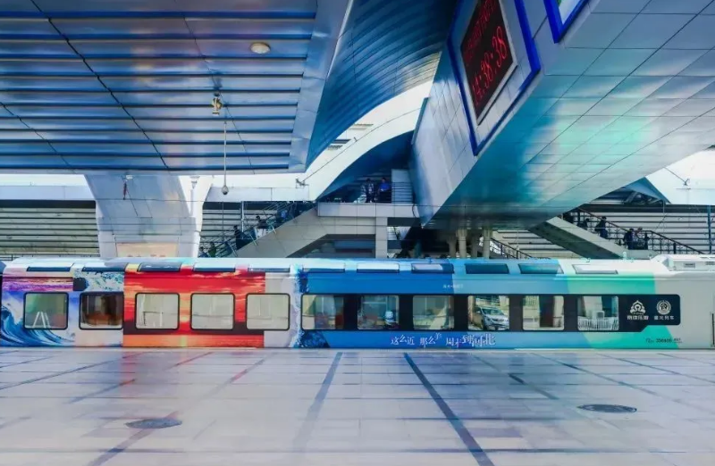 京津冀首列全景旅行列车：金沙js1005线路显示手艺赋能“文旅列车”新场景